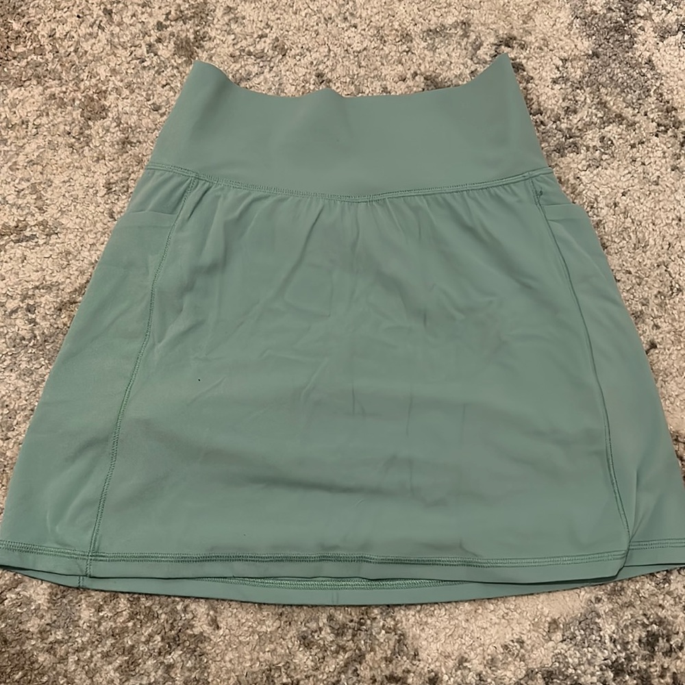 Athleta skirt with side pockets Great Condition size XS